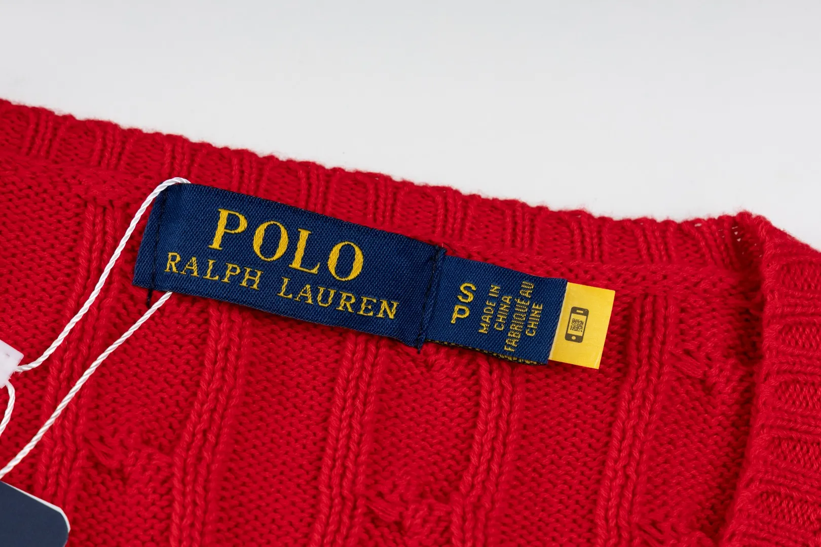P210 #R90 RALPH LAUREN Thirteen colors of Ralph Lauren classic small label embroidery V-neck pullover cable cardigan sweater women's top, high-density LOGO embroidery on the chest, original customization of tag accessories. Made of pure cotton yarn, pure cotton is skin-friendly and comfortable, small label war horse embroidered twist button V-neck sweater🐎High quality, follow the blogger to learn how to wear it! Let’s buy a Ralph Lauren cable sweater. It’s a super hard-to-find series after it became popular. It’s hard to find one on the official website. It’s simple and practical to wear, with a lazy and loose feel. The thickened fabric has more texture, feels soft and delicate, and has a loose fit. Whether worn alone or layered, you can wear different styles of fashion with just one piece!   Size： Sleeve length: 60/61/62/63